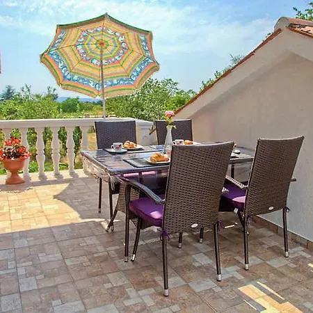Apartment With A - C In Maruzini-istrien 44548