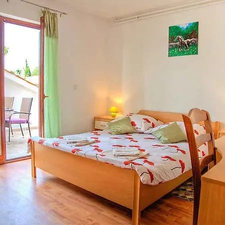 Apartment With A - C In Maruzini-istrien 44548 Maruzini
